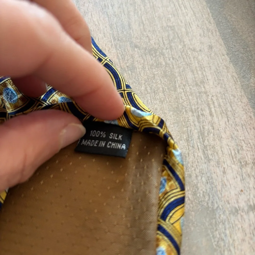 Pfizer men’s‎ 100% silk tie the blue pill